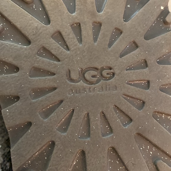 UGG CLASSIC SHORT SILVER SEQUIN BOOTS SIZE 7 - Picture 14 of 15